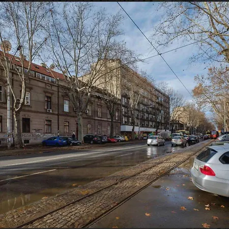 Charm Modern 2br Apt-free Parking Near Apartament