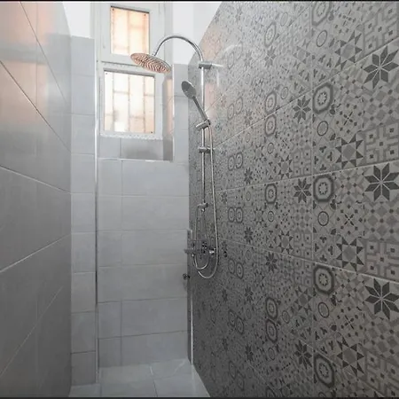 Charm Modern 2br Apt-free Parking Near *